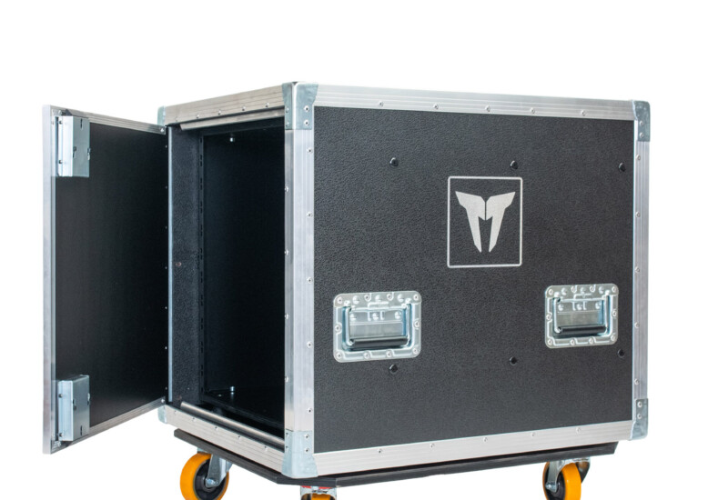Touring rack flight case with sliding door