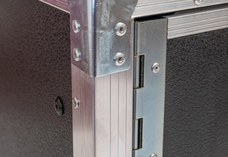 Touring rack flight case with sliding door